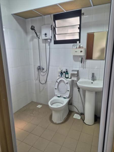120A Punggol Edge, 120A Edgedale Plains, Hougang / Punggol / Sengkang, 3 Bedrooms, 93 sqft, HDB Flat For Rent, by Mar Inn Chee, 500301628 - Attached toilet/ bathroom - PropertyGuru.com.sg