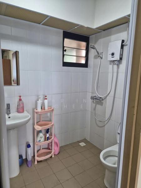 120A Punggol Edge, 120A Edgedale Plains, Hougang / Punggol / Sengkang, 3 Bedrooms, 93 sqft, HDB Flat For Rent, by Mar Inn Chee, 500301628 - Common toilet - PropertyGuru.com.sg
