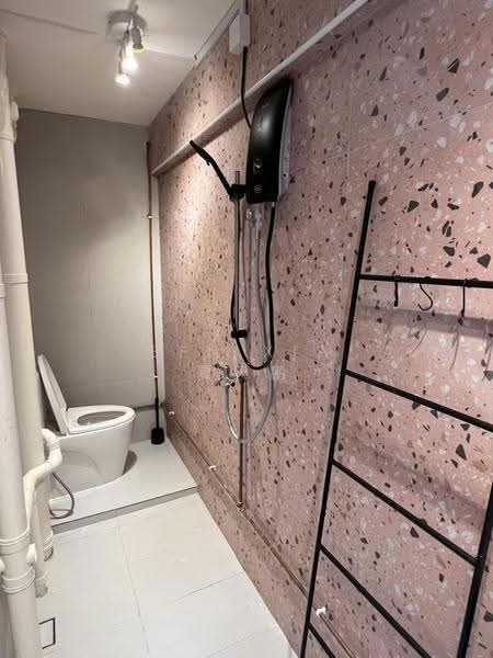 95 Old Airport Road, 95 Old Airport Road, Eunos / Geylang / Paya Lebar, 2 Bedrooms, 602 sqft, HDB Flat For Rent, by Ben XIA 夏天鹏, 500301633 - Bathroom - PropertyGuru.com.sg