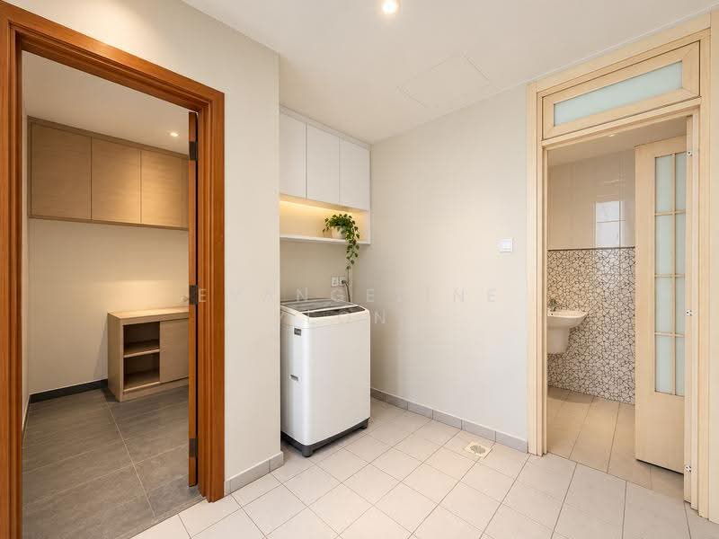 The Legend, 361 Bukit Timah Road, Tanglin / Holland / Bukit Timah, 3 Bedrooms, 2,164 sqft, Condominium For Rent, by Evangeline Yeong, 500301888 - Yard (Helper Room and Bathroom on sides) - PropertyGuru.com.sg