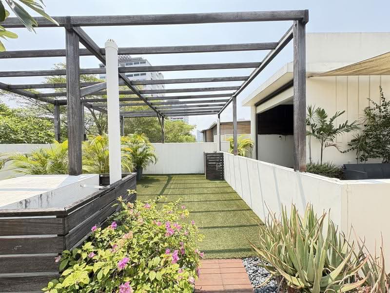 Upper deck : Roof Garden