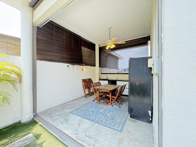 Upper deck : Pavilion Dining Area