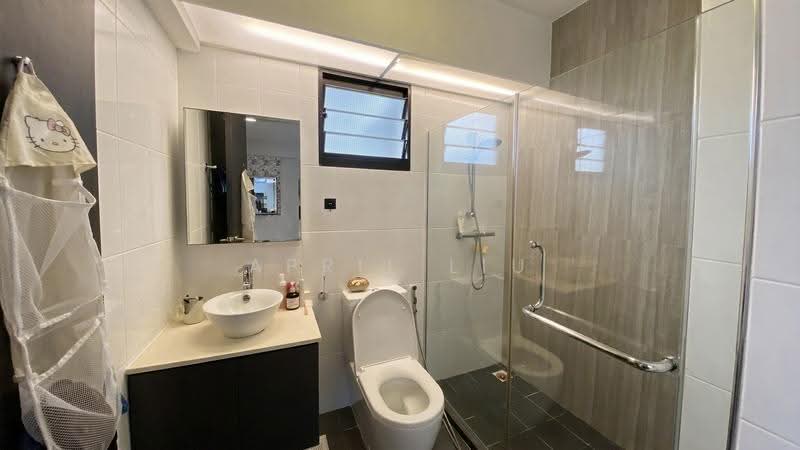 208A Clementi Avenue 6, 208A Clementi Avenue 6, Buona Vista / West Coast / Clementi New Town, 3 Bedrooms, 1,001 sqft, HDB Flat For Sale, by April Liu, 500302004 - Bathroom - PropertyGuru.com.sg