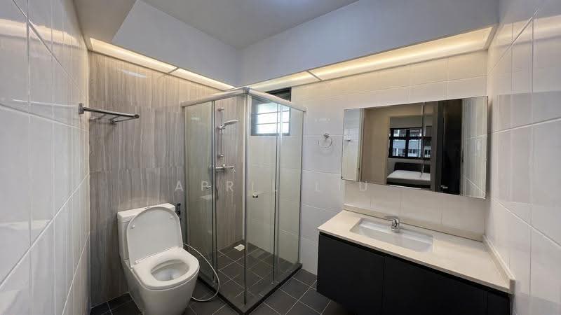 208A Clementi Avenue 6, 208A Clementi Avenue 6, Buona Vista / West Coast / Clementi New Town, 3 Bedrooms, 1,001 sqft, HDB Flat For Sale, by April Liu, 500302004 - Bathroom - PropertyGuru.com.sg