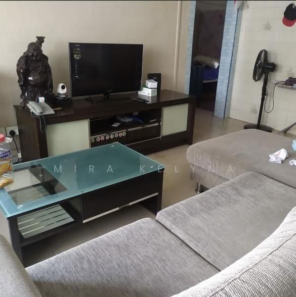 241 Hougang Street 22, 241 Hougang Street 22, Hougang / Punggol / Sengkang, Room Rental, 120 sqft, HDB Flat For Rent, by Mira Kelyna, 500302026 - Living Room - PropertyGuru.com.sg
