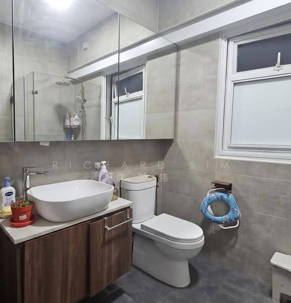 Master Bedroom Bathroom