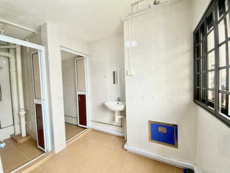 208 Toa Payoh North, 208 Toa Payoh North, Balestier / Toa Payoh, 3 Bedrooms, 872 sqft, HDB Flat For Rent, by Milton Chee, 500302317 - Bathroom - PropertyGuru.com.sg