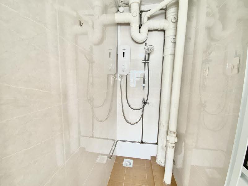 208 Toa Payoh North, 208 Toa Payoh North, Balestier / Toa Payoh, 3 Bedrooms, 872 sqft, HDB Flat For Rent, by Milton Chee, 500302317 - Bathroom - PropertyGuru.com.sg