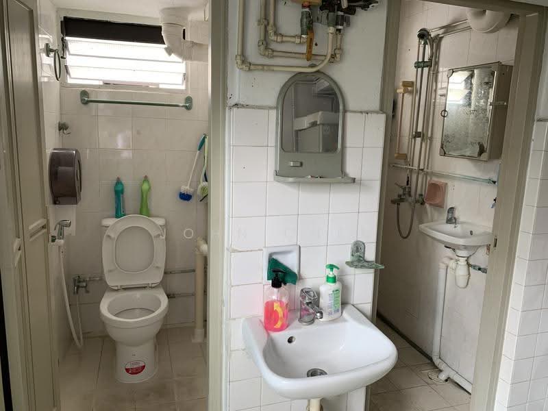 13 Lorong 7 Toa Payoh, 13 Lorong 7 Toa Payoh, Balestier / Toa Payoh, Room Rental, 120 sqft, HDB Flat For Rent, by John Chen, 500302323 - Bathroom - PropertyGuru.com.sg