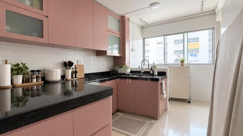 746 Yishun Street 72, 746 Yishun Street 72, Sembawang / Yishun, 2 Bedrooms, 721 sqft, HDB Flat For Rent, by Marylyn Yeo, 500302336 - Kitchen - PropertyGuru.com.sg