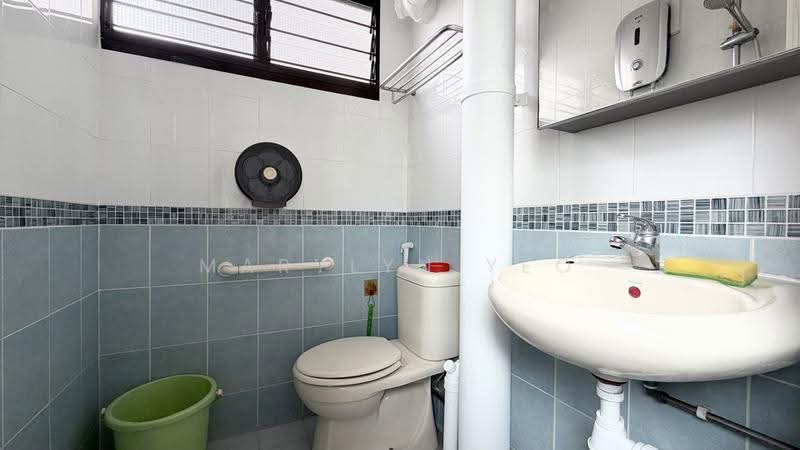 746 Yishun Street 72, 746 Yishun Street 72, Sembawang / Yishun, 2 Bedrooms, 721 sqft, HDB Flat For Rent, by Marylyn Yeo, 500302336 - Bathroom - PropertyGuru.com.sg