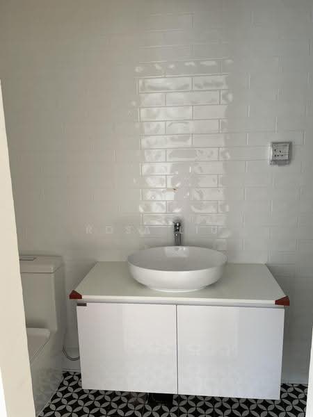 Seaside Park, Jalan Selendang Delima, East Coast / Marine Parade, 4 Bedrooms, 2,347 sqft, Terraced House For Sale, by Rosa Liu, 500302467 - Bathroom - PropertyGuru.com.sg