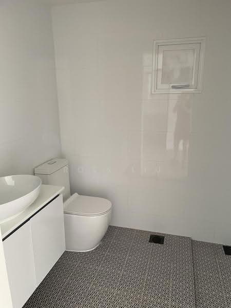 Seaside Park, Jalan Selendang Delima, East Coast / Marine Parade, 4 Bedrooms, 2,347 sqft, Terraced House For Sale, by Rosa Liu, 500302467 - Bathroom - PropertyGuru.com.sg