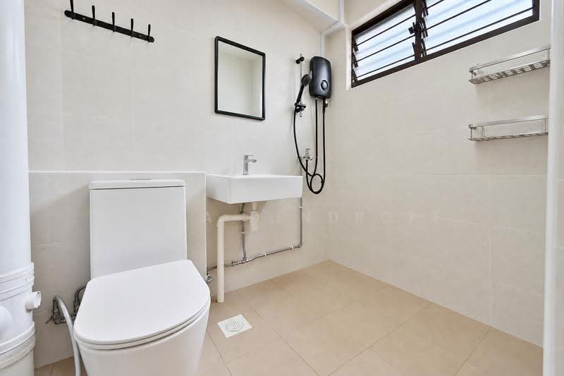 458 Pasir Ris Drive 4, 458 Pasir Ris Drive 4, Pasir Ris / Tampines, 3 Bedrooms, 1,130 sqft, HDB Flat For Sale, by Sofia Dendroff, 500302489 - Bathroom - PropertyGuru.com.sg