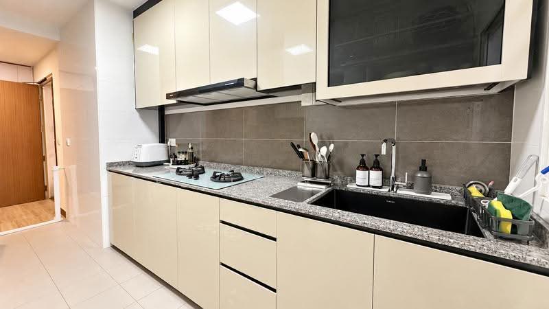 289B Compassvale Crescent, 289B Compassvale Crescent, Hougang / Punggol / Sengkang, 3 Bedrooms, 1,001 sqft, HDB Flat For Sale, by Geoffrey Lim, 500302491 - Kitchen - PropertyGuru.com.sg
