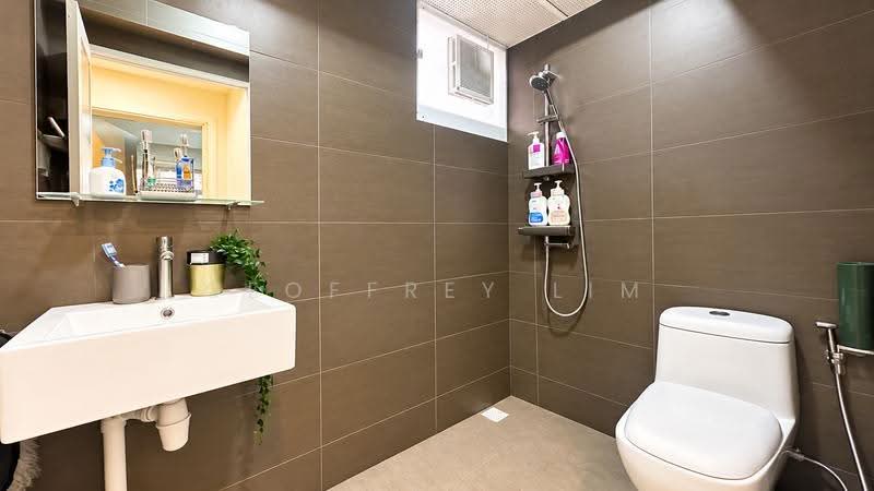 289B Compassvale Crescent, 289B Compassvale Crescent, Hougang / Punggol / Sengkang, 3 Bedrooms, 1,001 sqft, HDB Flat For Sale, by Geoffrey Lim, 500302491 - Bathroom - PropertyGuru.com.sg