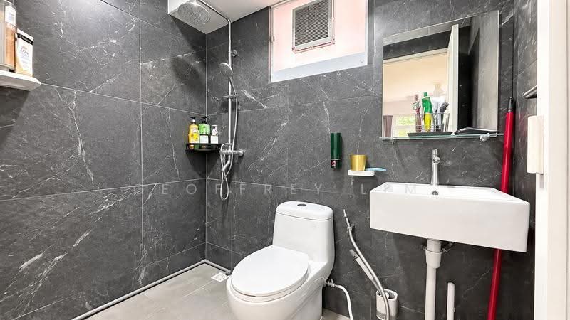 289B Compassvale Crescent, 289B Compassvale Crescent, Hougang / Punggol / Sengkang, 3 Bedrooms, 1,001 sqft, HDB Flat For Sale, by Geoffrey Lim, 500302491 - Bathroom - PropertyGuru.com.sg