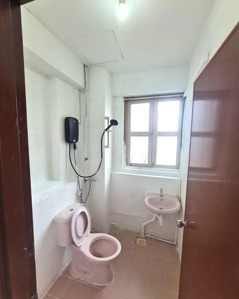 Balmoral Luck, 6 Balmoral Road, Tanglin / Holland / Bukit Timah, Room Rental, 220 sqft, Apartment For Rent, by Kathy Nguyen, 500302572 - Bathroom - PropertyGuru.com.sg