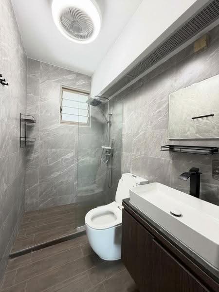 162A Punggol Central, 162A Punggol Central, Hougang / Punggol / Sengkang, 3 Bedrooms, 1,227 sqft, HDB Flat For Sale, by Frankie Er, 500302582 - Bathroom - PropertyGuru.com.sg