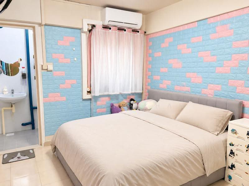 826 Tampines Street 81, 826 Tampines Street 81, Pasir Ris / Tampines, 2 Bedrooms, 721 sqft, HDB Flat For Sale, by Asyraff Khan, 500302592 - Bedroom - PropertyGuru.com.sg