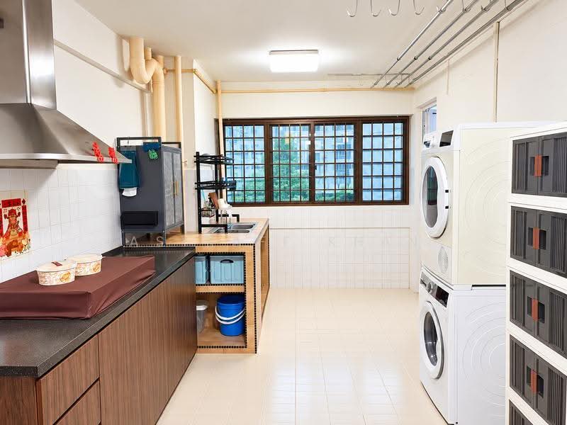 826 Tampines Street 81, 826 Tampines Street 81, Pasir Ris / Tampines, 2 Bedrooms, 721 sqft, HDB Flat For Sale, by Asyraff Khan, 500302592 - Kitchen - PropertyGuru.com.sg