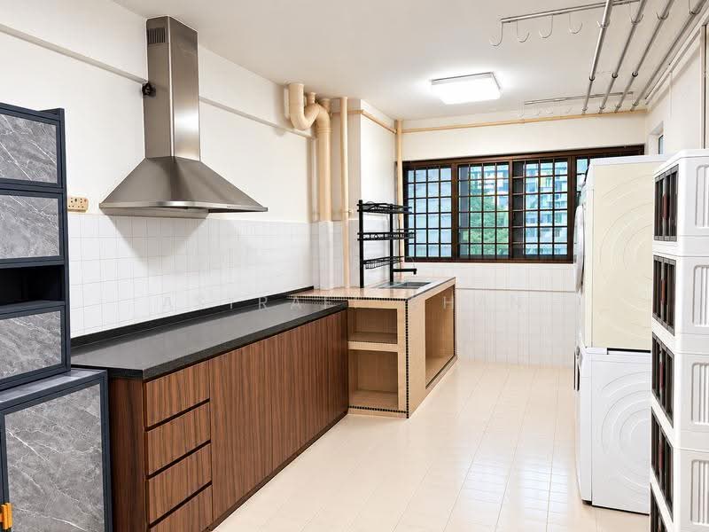 826 Tampines Street 81, 826 Tampines Street 81, Pasir Ris / Tampines, 2 Bedrooms, 721 sqft, HDB Flat For Sale, by Asyraff Khan, 500302592 - Kitchen - PropertyGuru.com.sg
