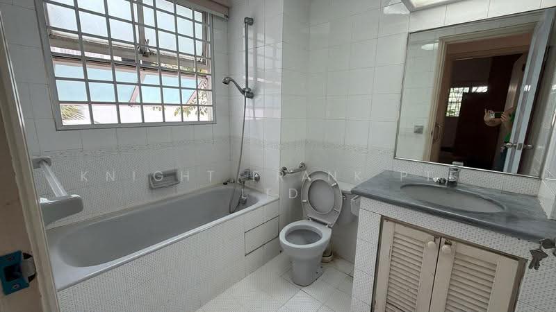 Ville Royale, 310 River Valley Road, Orchard / River Valley, 3 Bedrooms, 1,291 sqft, Apartment For Sale, by ELAINE CHIA, 500302671 - Bathroom - PropertyGuru.com.sg