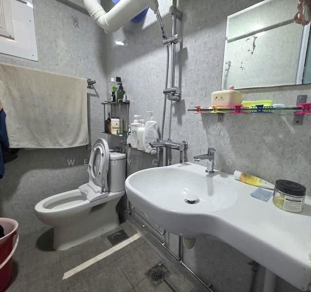 477 Tampines Street 43, 477 Tampines Street 43, Pasir Ris / Tampines, 3 Bedrooms, 904 sqft, HDB Flat For Sale, by Wendy Cheong, 500302739 - Master Bathroom - PropertyGuru.com.sg