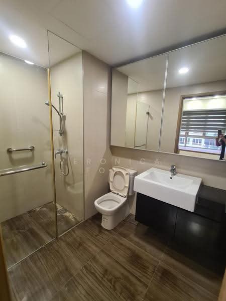 Waterfront Gold, 754 Bedok Reservoir Road, Bedok / Upper East Coast, 1 Bedroom, 550 sqft, Condominium For Rent, by Veronica Fong, 500302948 - Bathroom - PropertyGuru.com.sg
