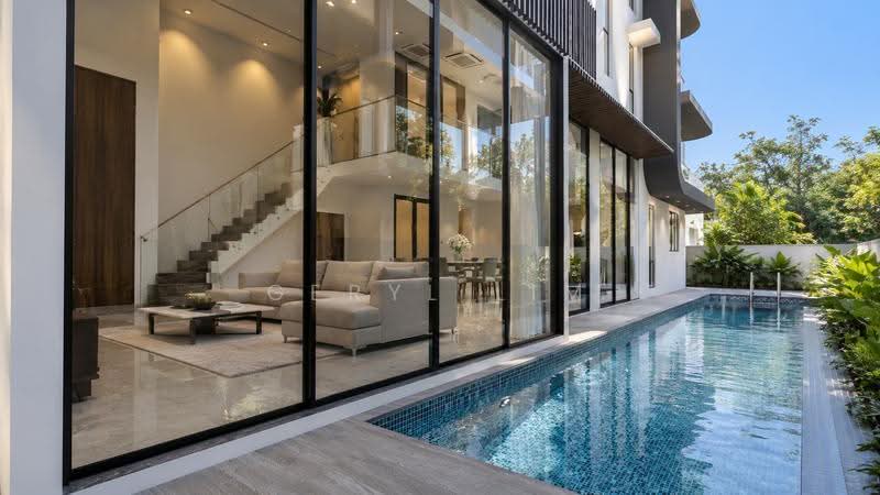 Corner Terrace Pool