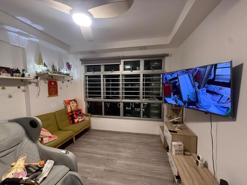 870A Tampines Street 86, 870A Tampines Street 86, Pasir Ris / Tampines, 3 Bedrooms, 1,011 sqft, HDB Flat For Sale, by Miaw Yong Lim, 500302974 - Living Room - PropertyGuru.com.sg