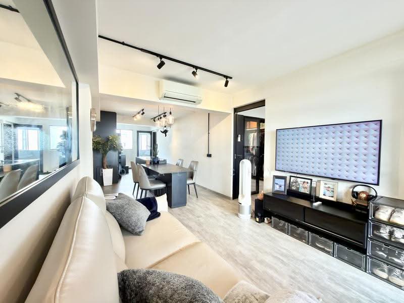 31 Marine Crescent, 31 Marine Crescent, East Coast / Marine Parade, 2 Bedrooms, 700 sqft, HDB Flat For Sale, by Ronald Chye, 500303107 - Living Room - PropertyGuru.com.sg