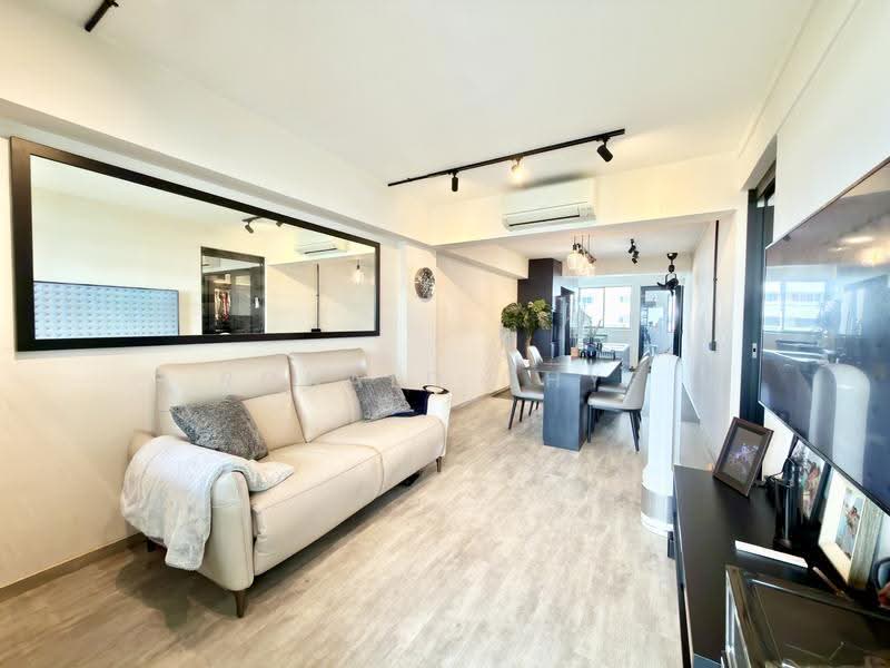 31 Marine Crescent, 31 Marine Crescent, East Coast / Marine Parade, 2 Bedrooms, 700 sqft, HDB Flat For Sale, by Ronald Chye, 500303107 - Living Room - PropertyGuru.com.sg