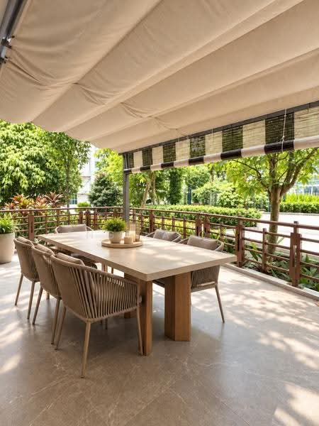 Private Patio (Staged)