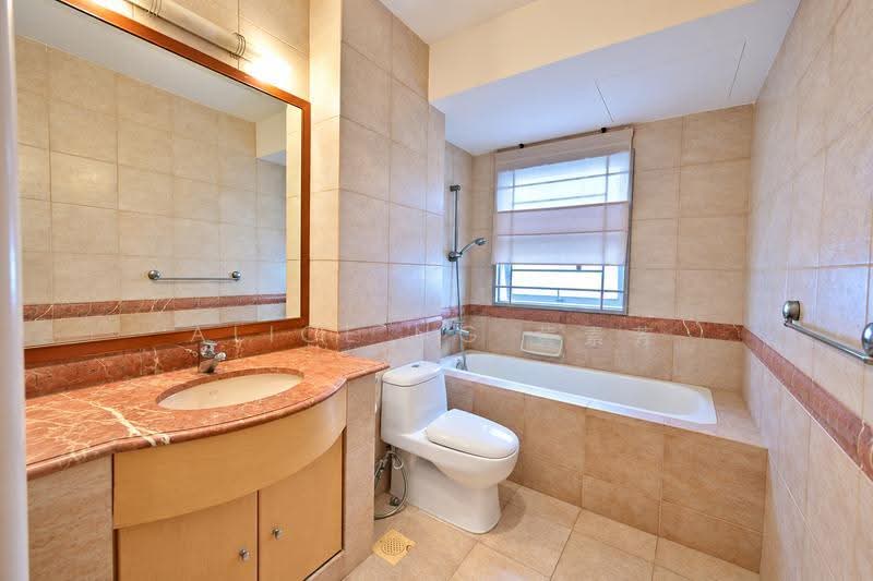 Princeton Vale, Poh Huat Terrace, Hougang / Punggol / Sengkang, 5 Bedrooms, 3,200 sqft, Terraced House For Sale, by Alice Ng 黄素芳, 500303151 - Bathroom - PropertyGuru.com.sg