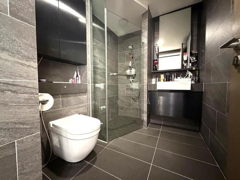 Affinity At Serangoon, Hougang / Punggol / Sengkang, 2 Bedrooms, 732 sqft, Condominium For Sale, by Wendy Tan, 500303158 - Bathroom - PropertyGuru.com.sg