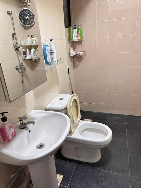 221C Bedok Central, 221C Bedok Central, Bedok / Upper East Coast, Room Rental, 120 sqft, HDB Flat For Rent, by John Chen, 500303200 - Bathroom - PropertyGuru.com.sg