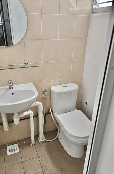 561 Ang Mo Kio Avenue 10, 561 Ang Mo Kio Avenue 10, Ang Mo Kio / Bishan / Thomson, 2 Bedrooms, 721 sqft, HDB Flat For Rent, by J.A. Goh 吴永益, 500303266 - Bathroom - PropertyGuru.com.sg