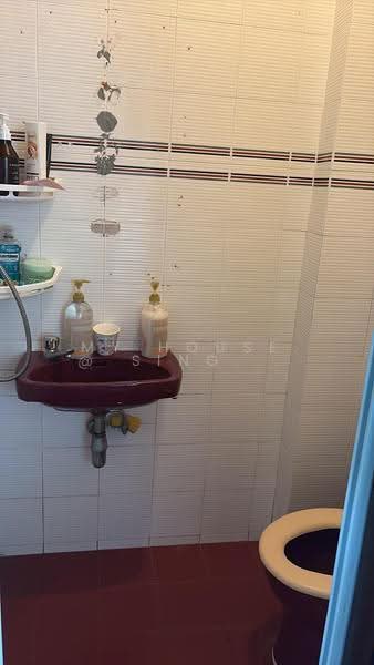IdealHome! Siglap Mrt! Spacious common room for rent! No owner/ No agent fee., Tay Lian Teck, East Coast / Marine Parade, Room Rental, 149 sqft, Walk-up Apartment For Rent, by Desmond, 500303451 - Bathroom - PropertyGuru.com.sg