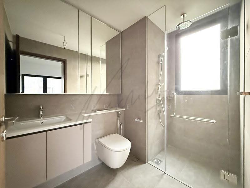 Master Bedroom Bathroom