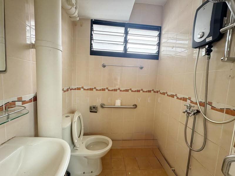 414 Ang Mo Kio Avenue 10, 414 Ang Mo Kio Avenue 10, Ang Mo Kio / Bishan / Thomson, 3 Bedrooms, 990 sqft, HDB Flat For Rent, by Esther Yee, 500303675 - Bathroom - PropertyGuru.com.sg
