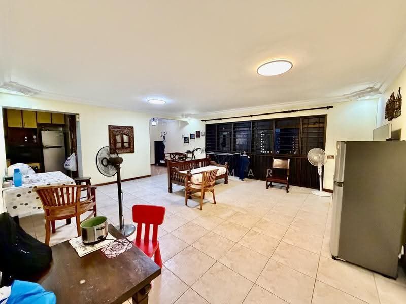 200B Sengkang East Road, 200B Sengkang East Road, Hougang / Punggol / Sengkang, 3 Bedrooms, 1,184 sqft, HDB Flat For Sale, by Jay Kumar, 500303786 - Living Room - PropertyGuru.com.sg