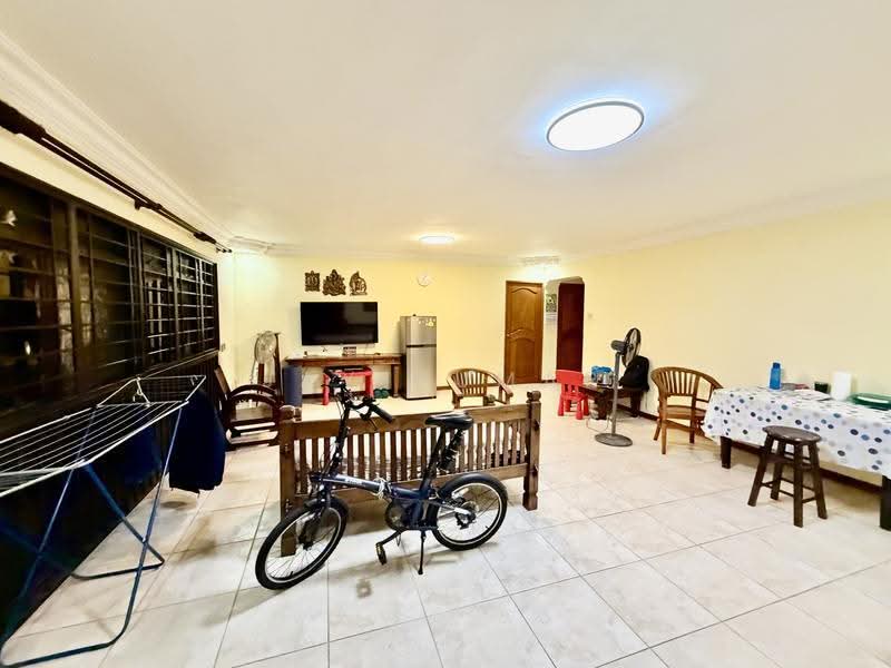 200B Sengkang East Road, 200B Sengkang East Road, Hougang / Punggol / Sengkang, 3 Bedrooms, 1,184 sqft, HDB Flat For Sale, by Jay Kumar, 500303786 - Living Room - PropertyGuru.com.sg