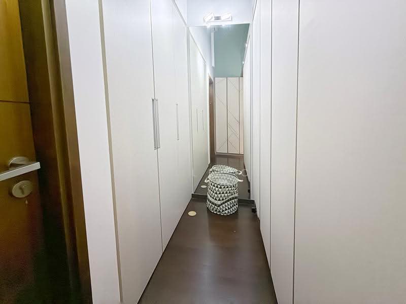 Walk-in wardrobe