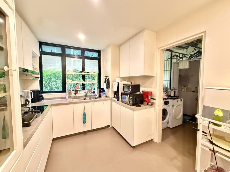 Kitchen with yard + utility room