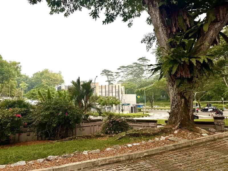 Hume MRT in front of Hume Park 1
