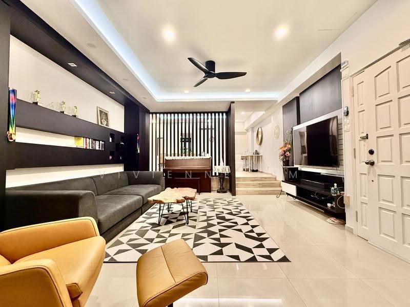 Hume Park I, 5 Hume Avenue, Clementi Park / Upper Bukit Timah, 3 Bedrooms, 1,496 sqft, Condominium For Sale, by Vivienne Lim, 500303909 - Living Room - PropertyGuru.com.sg