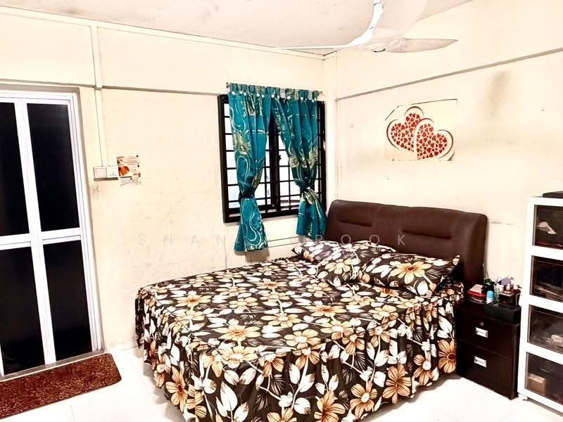 COZY MASTER BEDROOM