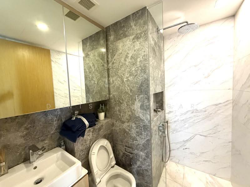 The Peak @ Cairnhill II, 61 Cairnhill Circle, Orchard / River Valley, 2 Bedrooms, 1,862 sqft, Condominium For Sale, by Dinish Sheagar, 500304237 - Bathroom - PropertyGuru.com.sg