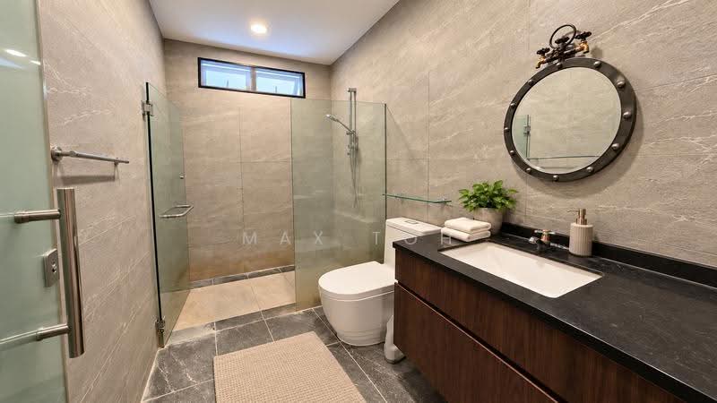 **LANDED7772** @ D19 WELL KEPT CORNER TERRACE WALK TO NEX SERANGOON MRT, Near NEX Serangoon MRT, Hougang / Punggol / Sengkang, 4 Bedrooms, 2,500 sqft, Corner Terrace For Sale, by Max Toh, 500304253 - Bathroom - PropertyGuru.com.sg